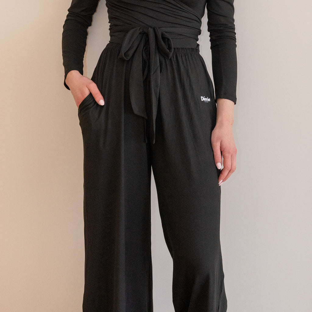 Straight leg pants black