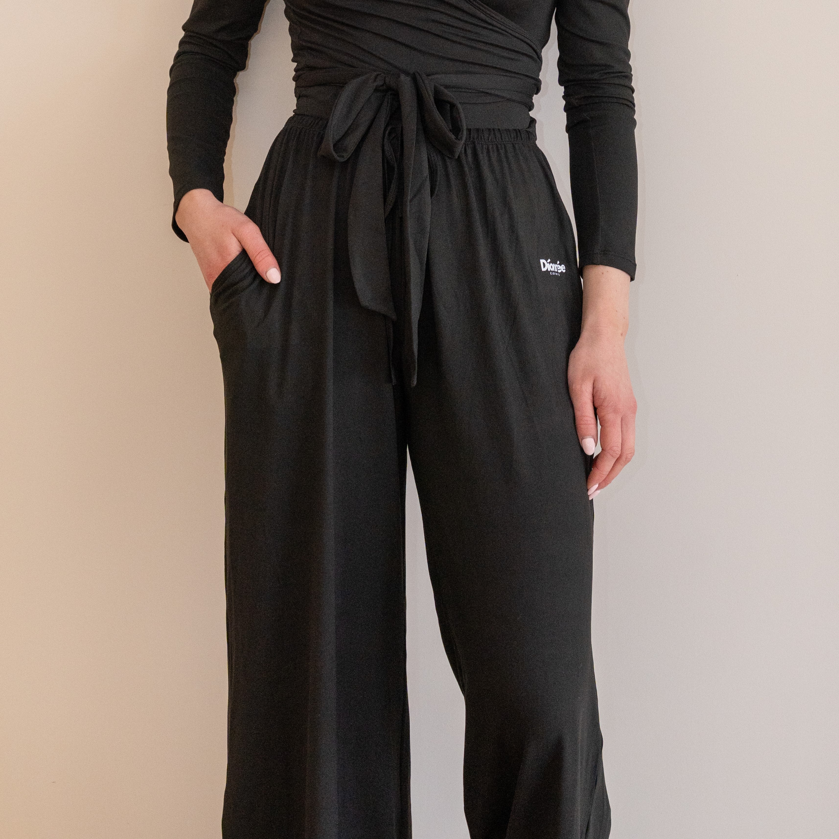 Straight leg pants black